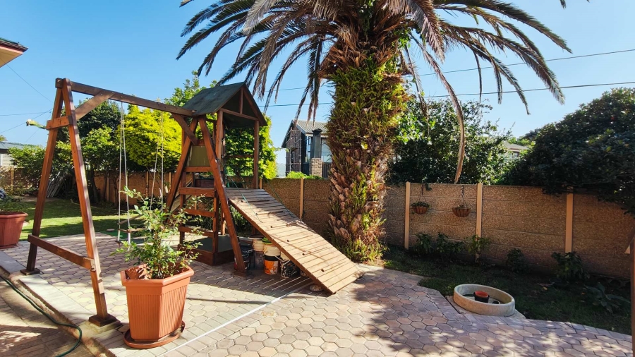 7 Bedroom Property for Sale in Bayview Western Cape